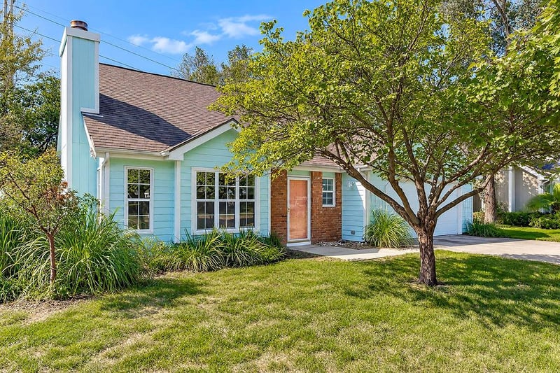 2809 Bluestem Dr, Lawrence, KS 66047