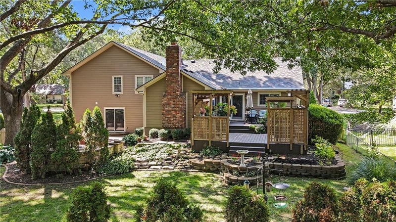 10519 Pawnee Ln, Leawood, KS 66206
