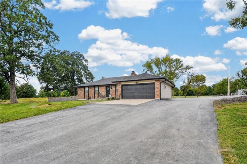 18902 E 263rd St, Harrisonville, MO 64701