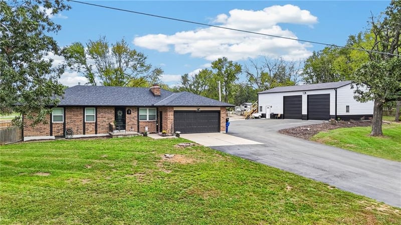 18902 E 263rd St, Harrisonville, MO 64701