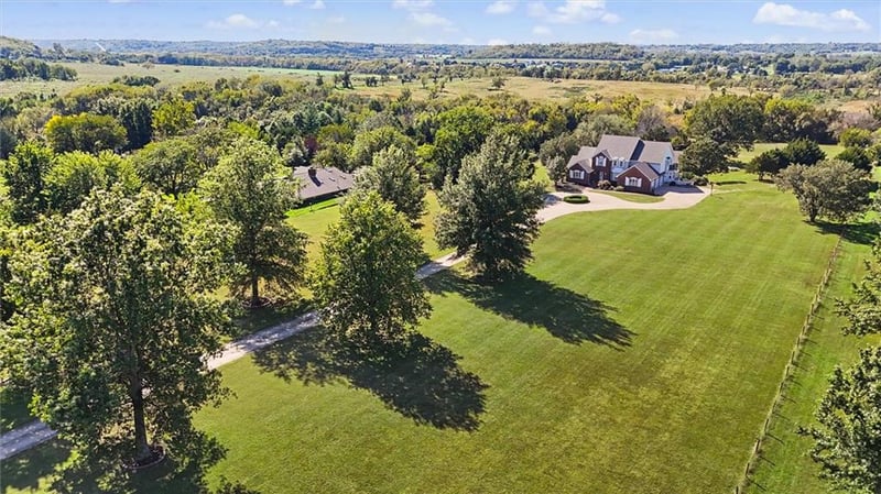 1071 E 1400 Rd, Lawrence, KS 66046