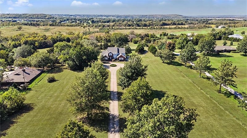 1071 E 1400 Rd, Lawrence, KS 66046