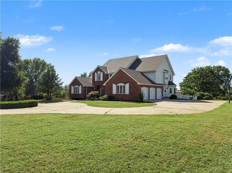 1071 E 1400 Rd, Lawrence, KS 66046