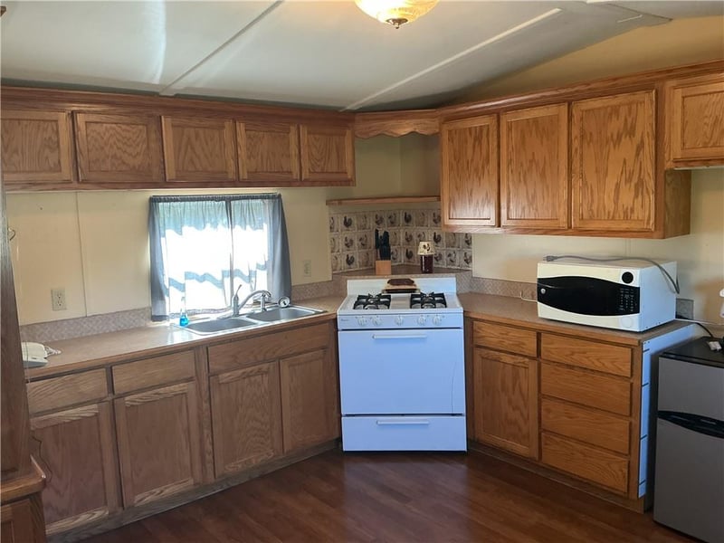 2125 Riley Rd, Ottawa, KS 66067