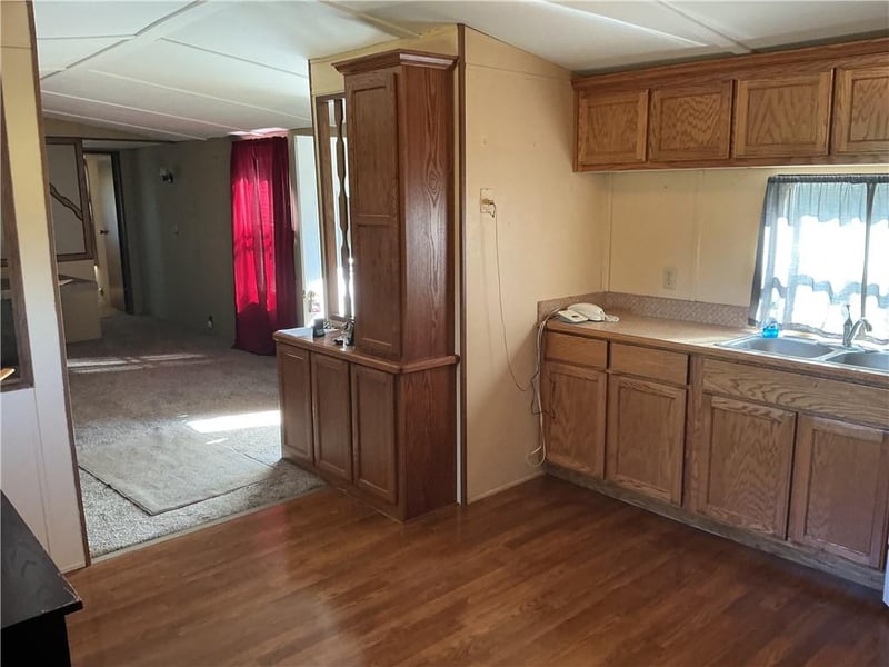 2125 Riley Rd, Ottawa, KS 66067