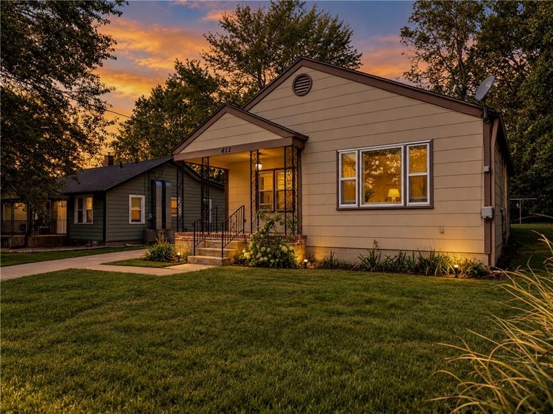 412 14th St, Osawatomie, KS 66064