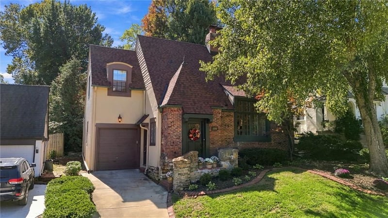 2017 W 50th St, Westwood Hills, KS 66205