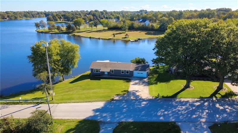 1206 Lake Trenton Dr, Trenton, MO 64683