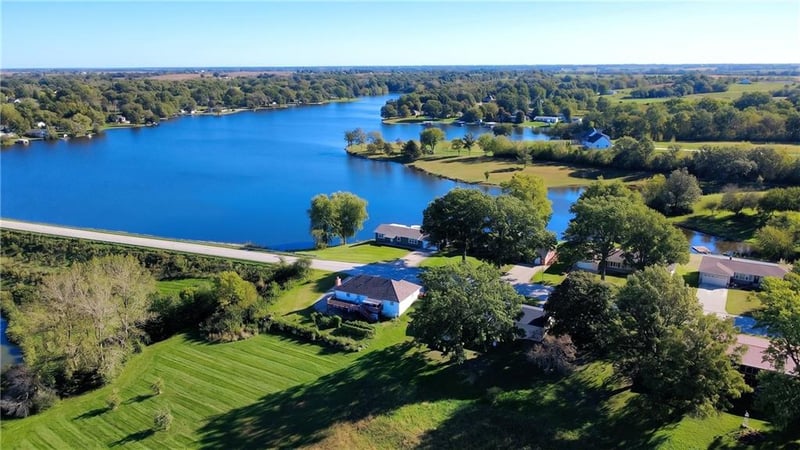 1206 Lake Trenton Dr, Trenton, MO 64683
