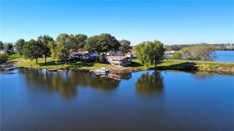 1206 Lake Trenton Dr, Trenton, MO 64683