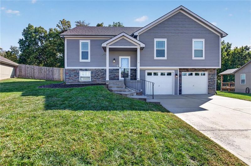 1915 Shirley Ct, Liberty, MO 64068