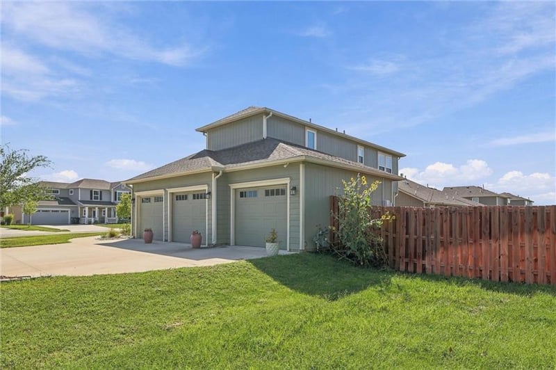 902 W 30th Ter, Lawrence, KS 66046