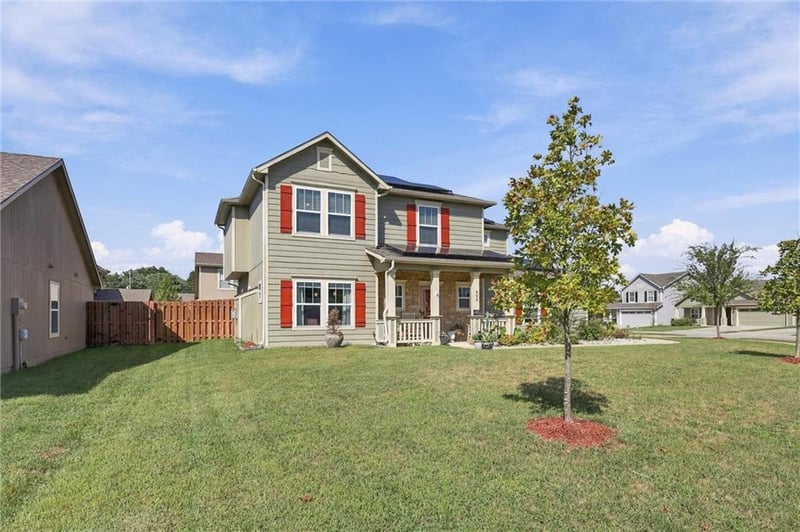 902 W 30th Ter, Lawrence, KS 66046