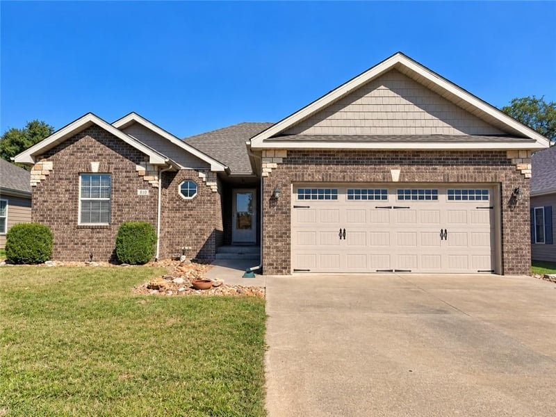 307 Jamestown Dr, Clinton, MO 64735