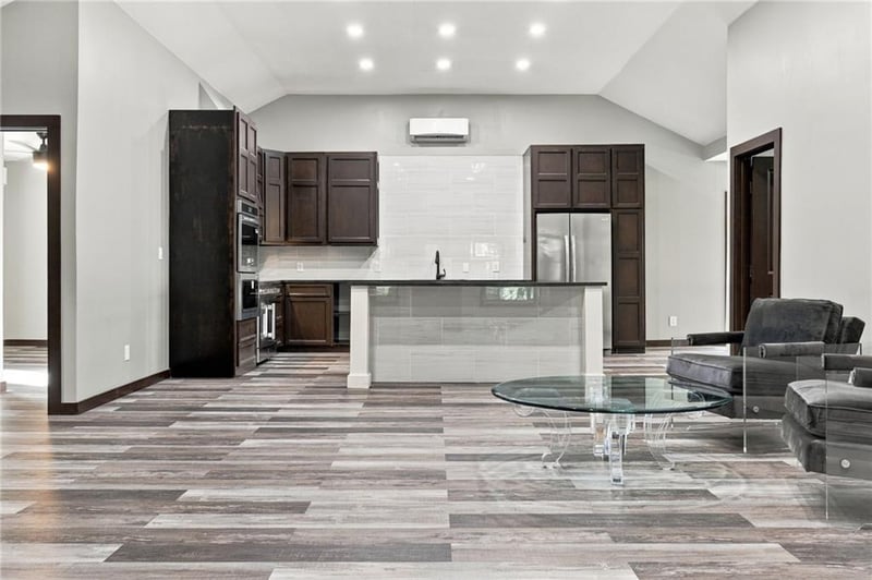 735 E Devon St, Independence, MO 64055