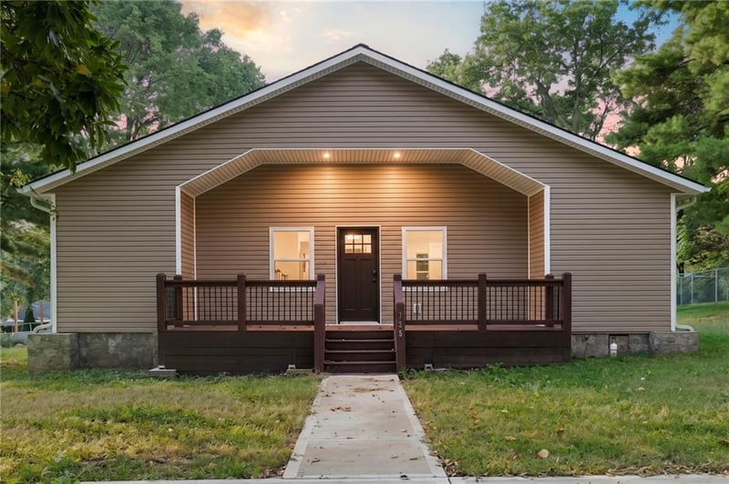 735 E Devon St, Independence, MO 64055