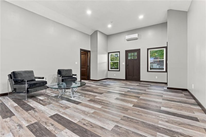 735 E Devon St, Independence, MO 64055