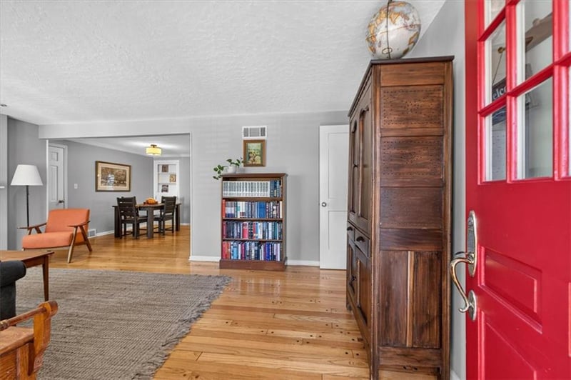 4112 W 69th St, Prairie Village, KS 66208