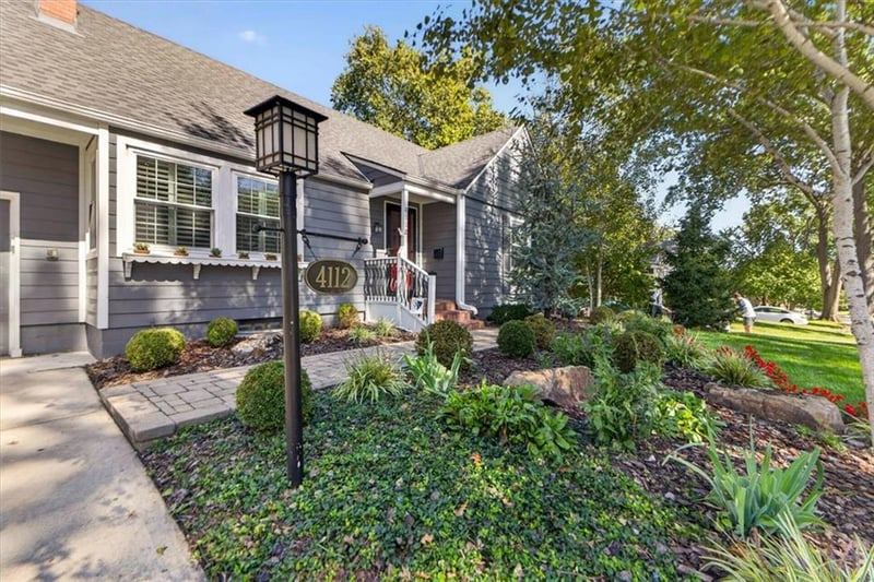 4112 W 69th St, Prairie Village, KS 66208