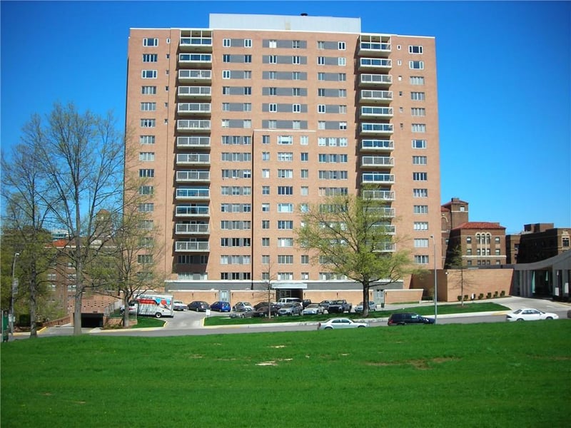 221 W 48th St #1505, Kansas City, MO 64112