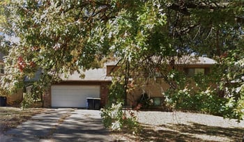 8918 N Oak Trafficway, Kansas City, MO 64155