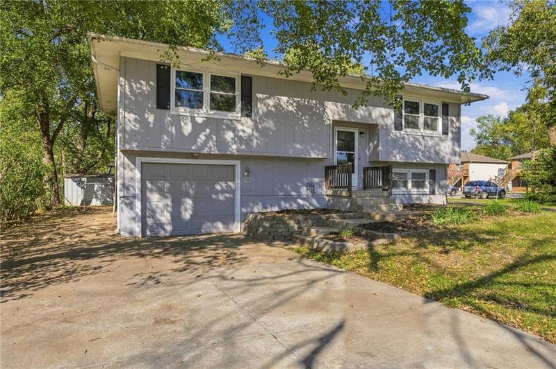 300 W Johnson St, Spring Hill, KS 66083