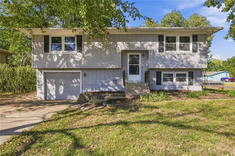 300 W Johnson St, Spring Hill, KS 66083