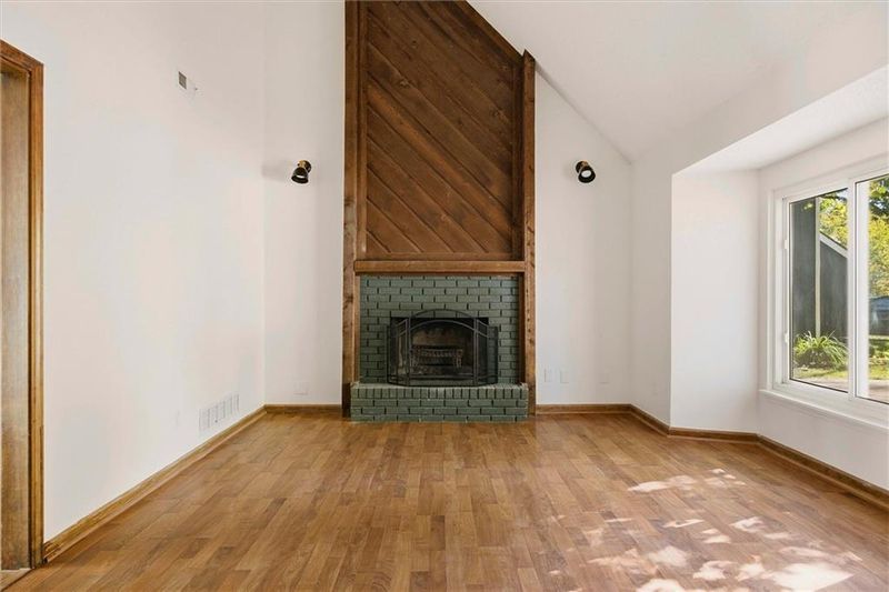 1748 W 3rd St, Lawrence, KS 66044