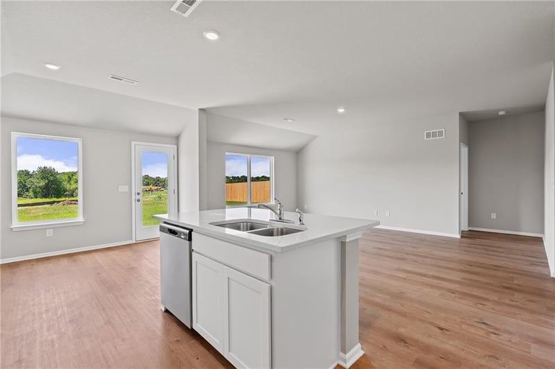20353 W 195th St, Spring Hill, KS 66083