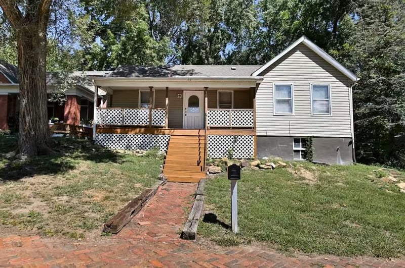 1013 Kearney St, Atchison, KS 66002