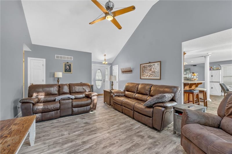 1742 Finch Dr, Tonganoxie, KS 66086