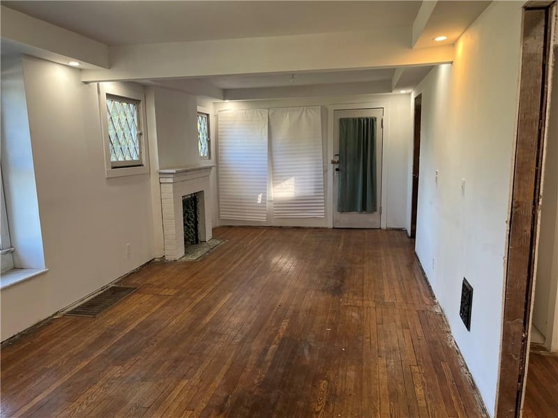 3216 E 21st St, Kansas City, MO 64127