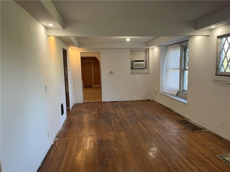 3216 E 21st St, Kansas City, MO 64127