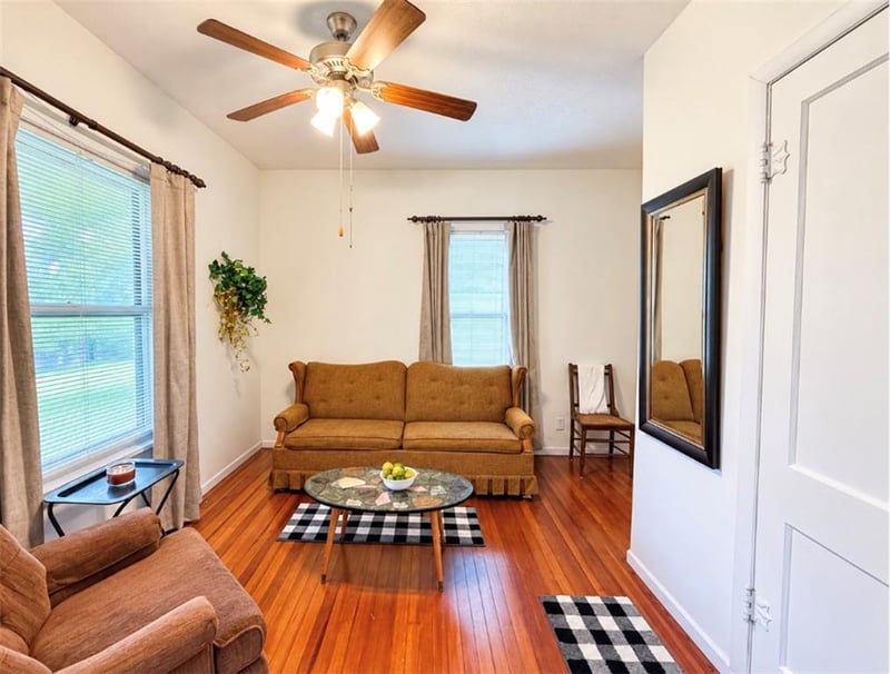 101 S 9th St, Hopkins, MO 64461