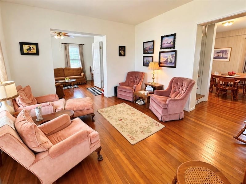 101 S 9th St, Hopkins, MO 64461