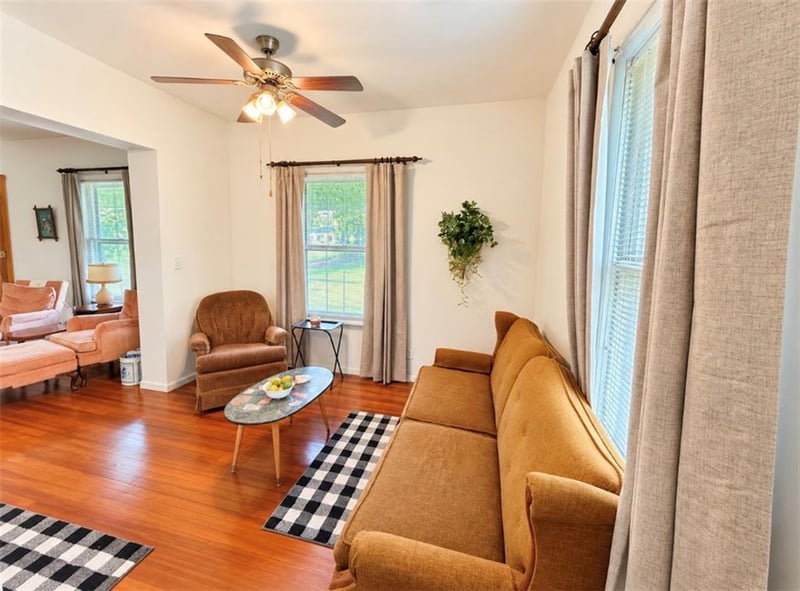 101 S 9th St, Hopkins, MO 64461