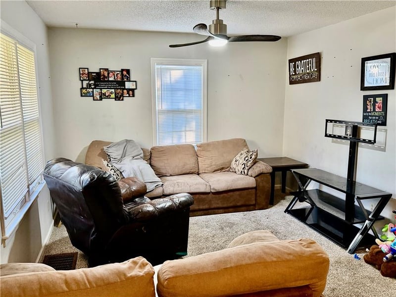 10501 E 27th Ter S, Independence, MO 64052