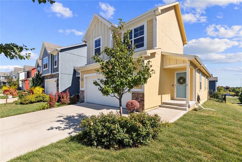 8828 SW 9th St, Blue Springs, MO 64064