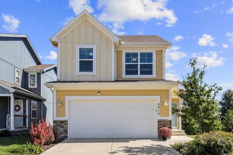 8828 SW 9th St, Blue Springs, MO 64064