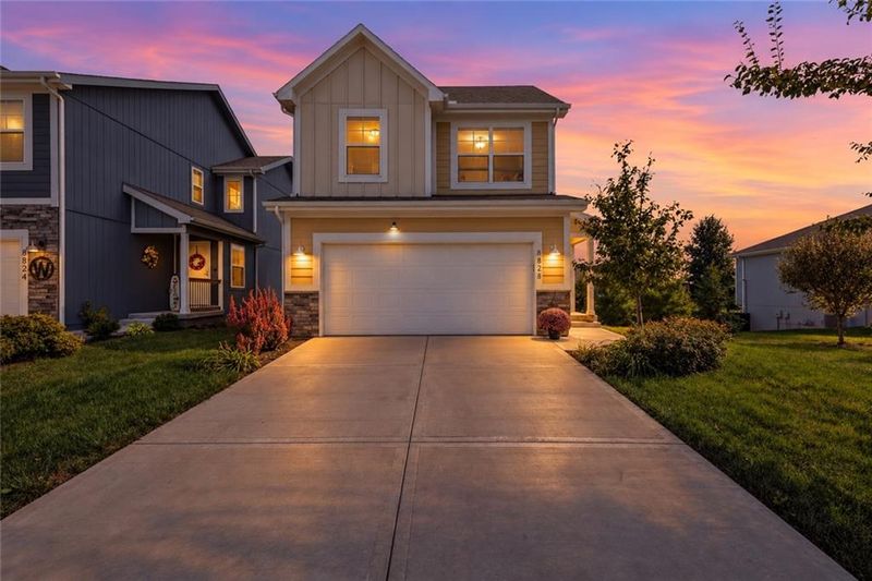 8828 SW 9th St, Blue Springs, MO 64064