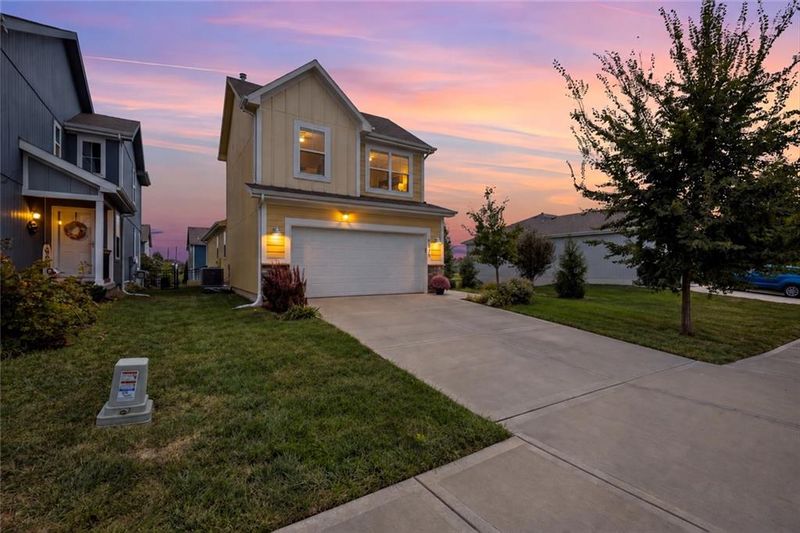 8828 SW 9th St, Blue Springs, MO 64064
