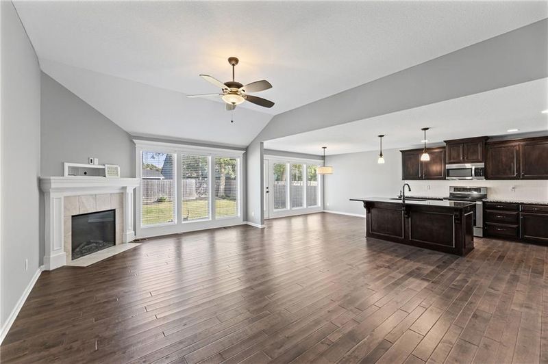 20406 W 220th Ter, Spring Hill, KS 66083