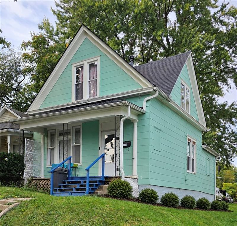 716 N 24th St, St Joseph, MO 64506