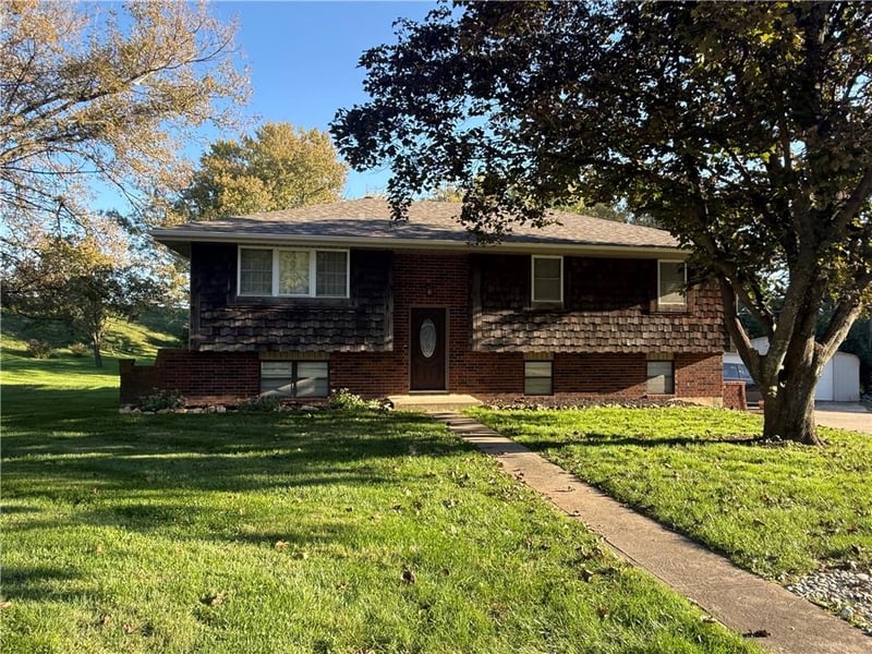 3 Sweet Ct, St Joseph, MO 64506