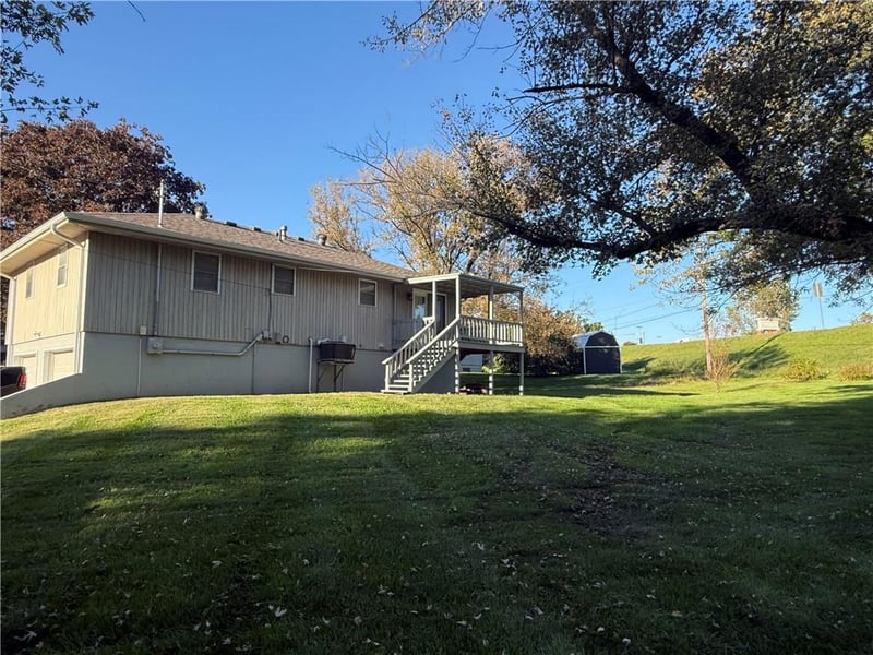3 Sweet Ct, St Joseph, MO 64506