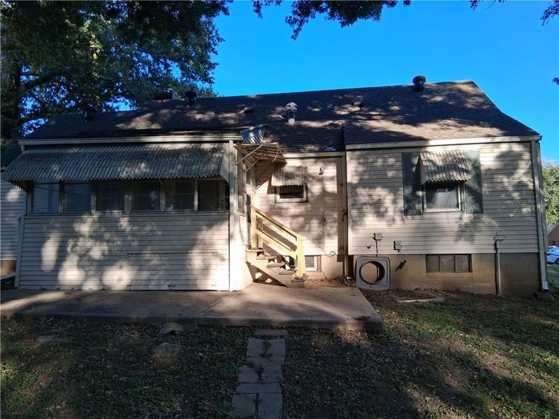 7020 Raytown Rd, Raytown, MO 64133