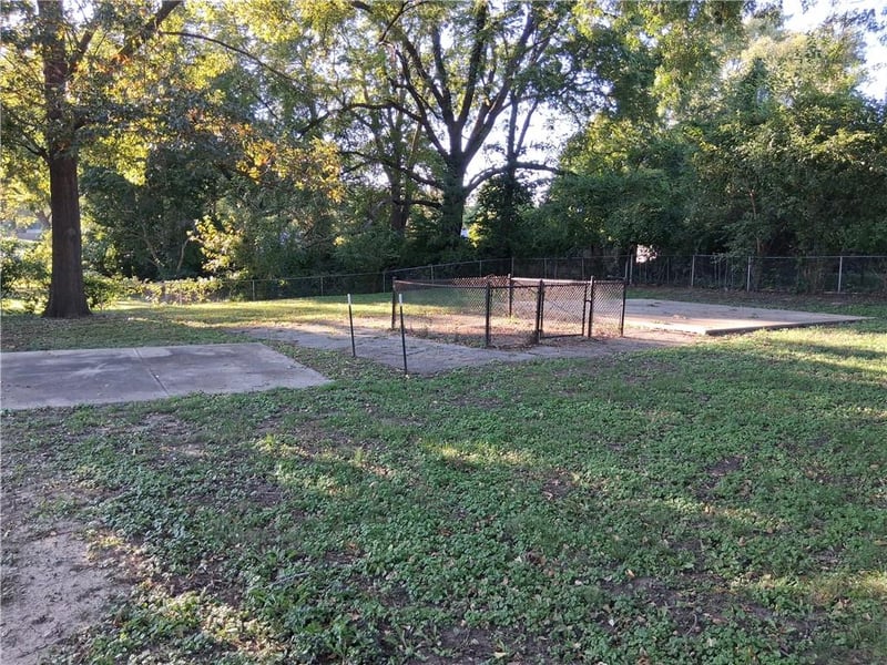 7020 Raytown Rd, Raytown, MO 64133