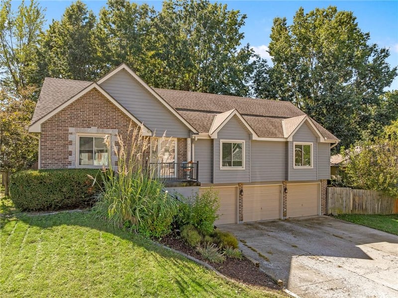 436 NW Eastwood Dr, Blue Springs, MO 64014