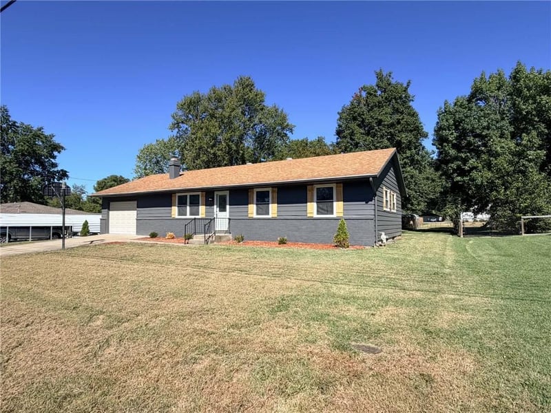 205 W Magnolia Ave, Clinton, MO 64735