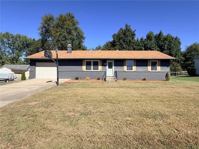 205 W Magnolia Ave, Clinton, MO 64735